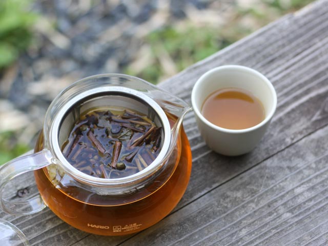 ノブドウのお茶。甘みも感じられる飲みやすい味で、花粉症の改善に役立つ