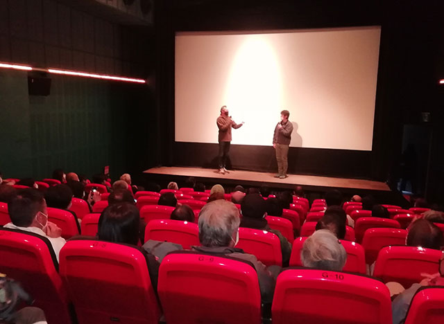 ポレポレ東中野では、上映後に監督と当場農家がゲストトーク。