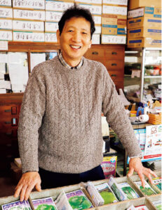 筆者。長崎県佐世保市で市川種苗店を営む（依田賢吾撮影）